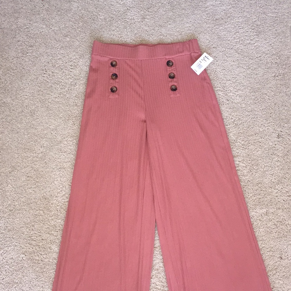 High waisted pants/ tight around waist